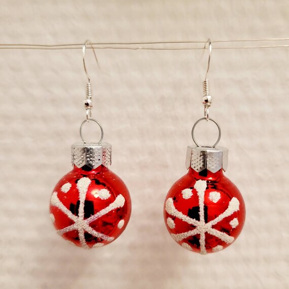 Christmas earrings with red balls to match the Christmas tree :)
