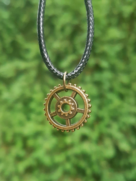 Black chain with bronze pendant - Steampunk gear