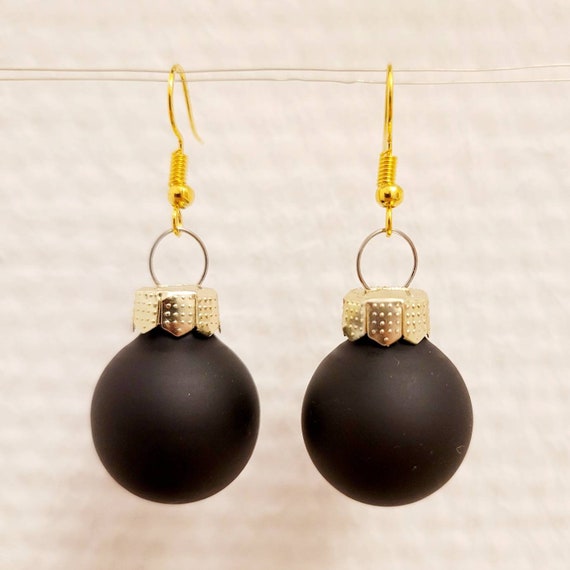 Christmas earrings with black balls