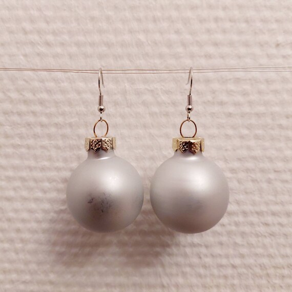 Earrings Christmas with matt white balls