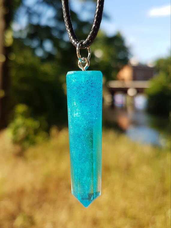 Necklace with pendant made of epoxy resin - Caribbean Wave - Shape Stalactite