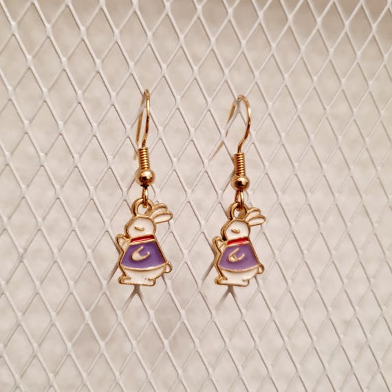 Earrings with cute enamel bunnies