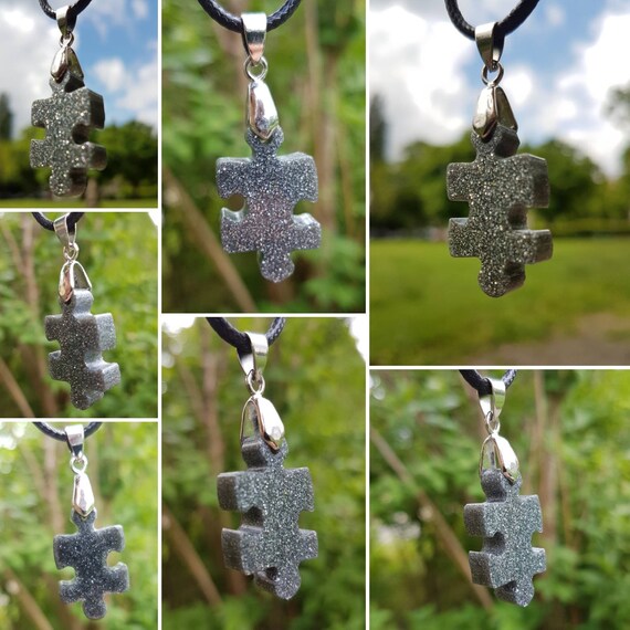 Kette mit Anhänger aus Epoxidharz -  Puzzleteil in metallic dunkelgrau und silber Glitzer gegossen