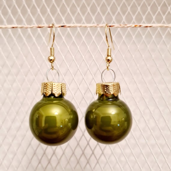 Christmas earrings with olive green spheres - matte or glossy
