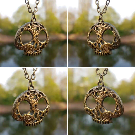 Necklace with skull pendant in bronze