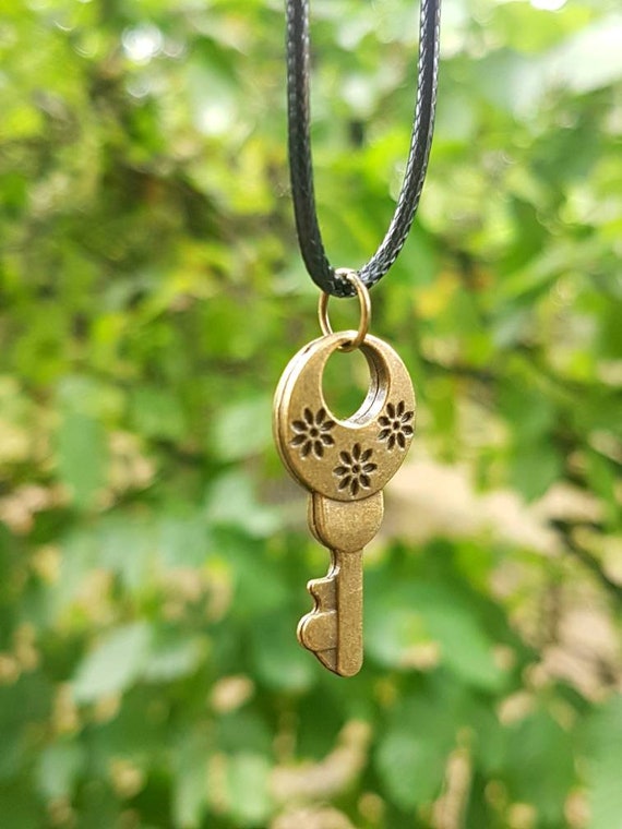 Black chain with bronze steampunk key