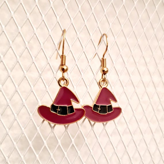 Earrings with purple witch hats