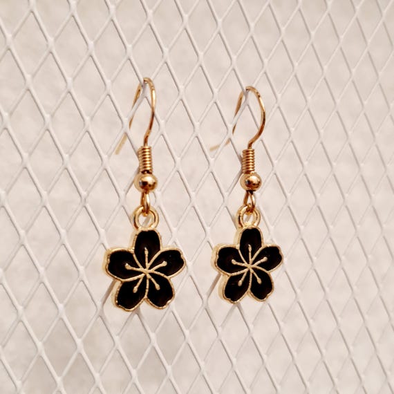 Earrings with enamel flowers