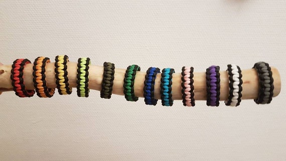Paracord bracelet for outdoor sports leisure in black and all colors of the rainbow