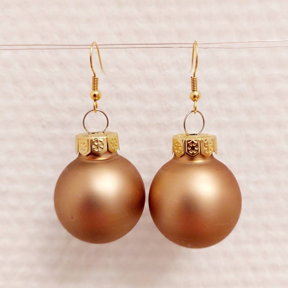 Christmas earrings with light brown balls