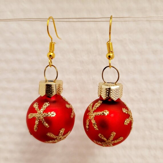 Christmas earrings with red balls to match the Christmas tree :)