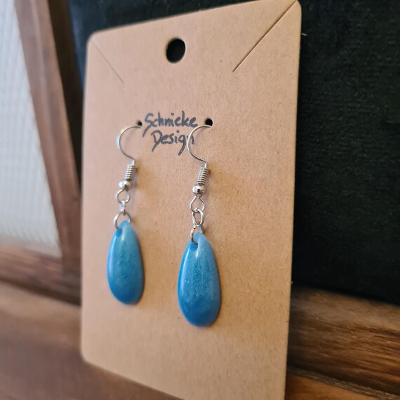 Drop-shaped earrings made of light blue epoxy resin