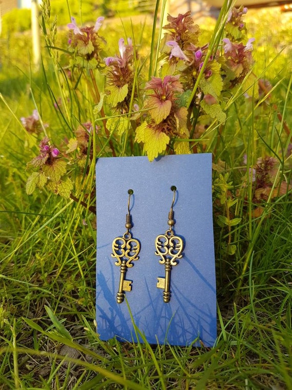 Earrings / earrings with keys in antique gold / antique bronze