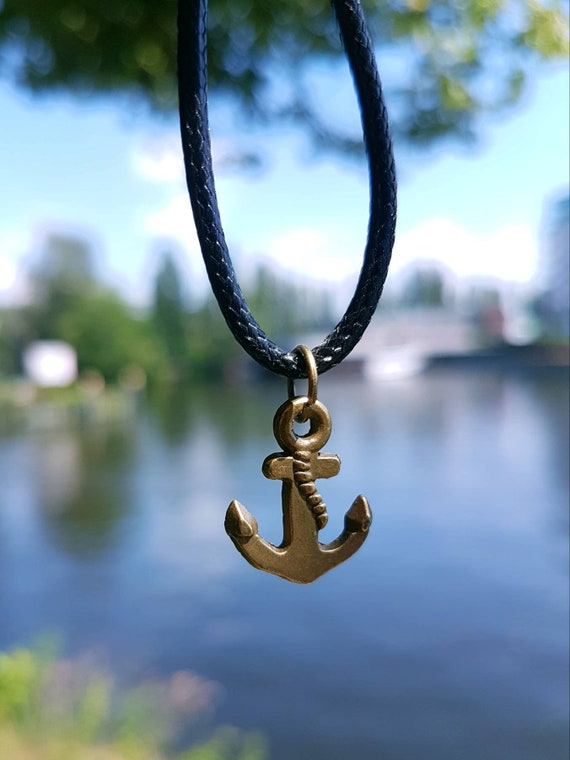 Black necklace with pendant: anchor and twisted rope in (antique) bronze