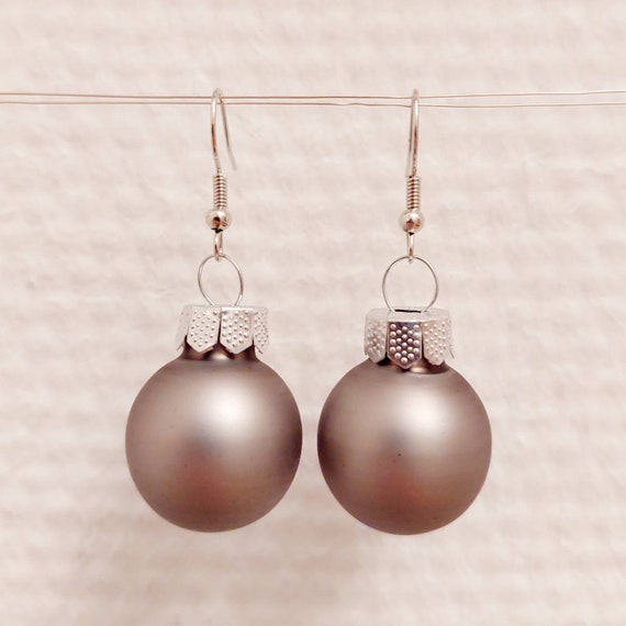 Christmas earrings with silver-grey balls matte or shiny to match the Christmas tree :)