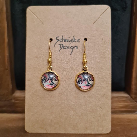 Earrings with round floral Zen cabochons