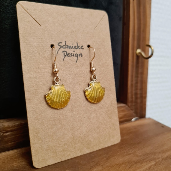 Earrings with shiny enamel shells