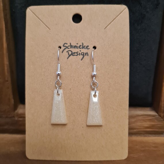 Earrings made of epoxy resin in metallic silver