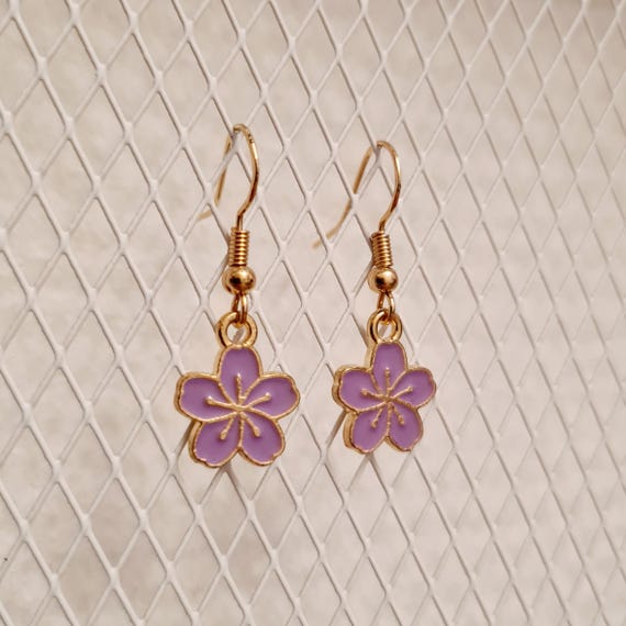 Earrings with enamel flowers