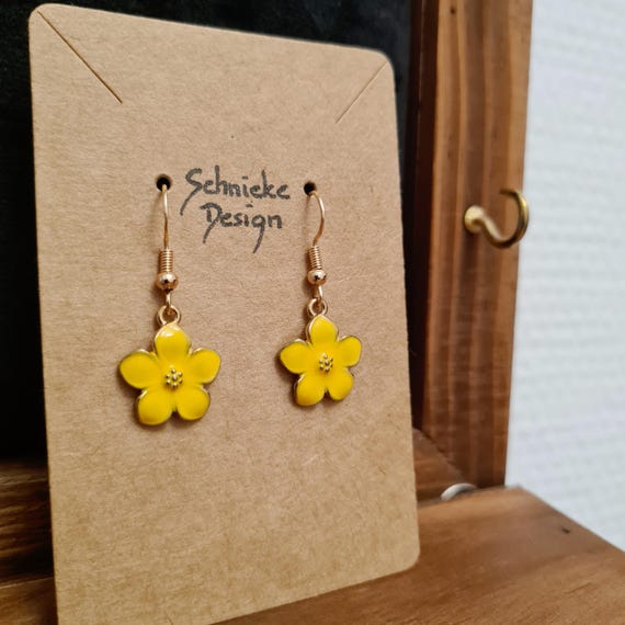 Earrings with enamel flowers