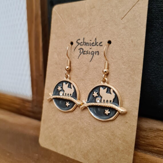 Earrings with cute enamel cats