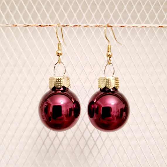 Christmas earrings with pink and burgundy balls