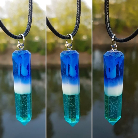 Necklace with pendant made of epoxy resin - Ocean Wave - Shape Stalactite
