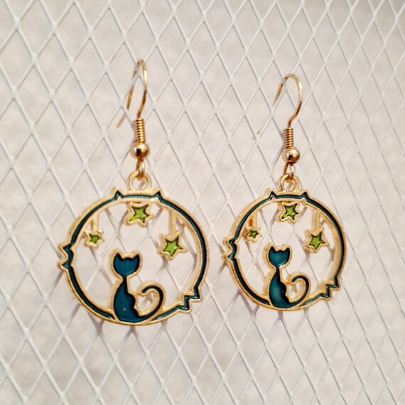 Earrings with cute enamel cats