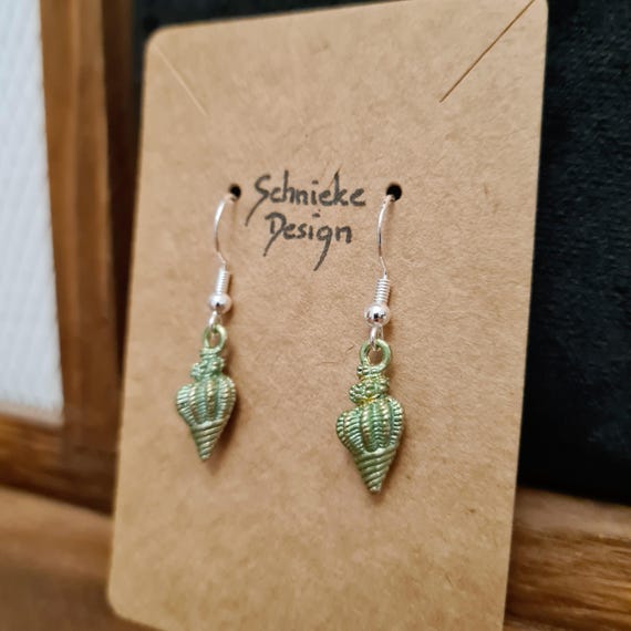 Earrings with enamel shells