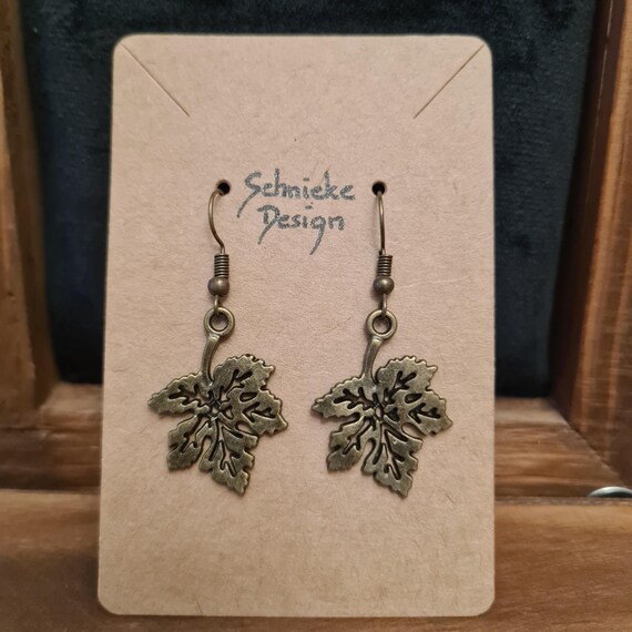 Earrings / ear pendants antique gold with leaf design for friends of nature