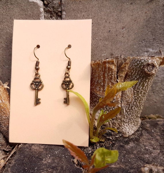 Earrings / earrings with keys in antique gold / antique bronze