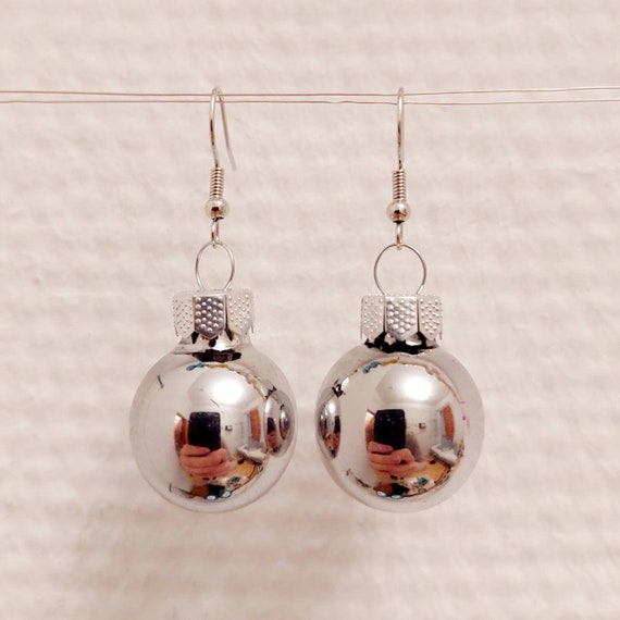 Christmas earrings with silver-grey balls matte or shiny to match the Christmas tree :)