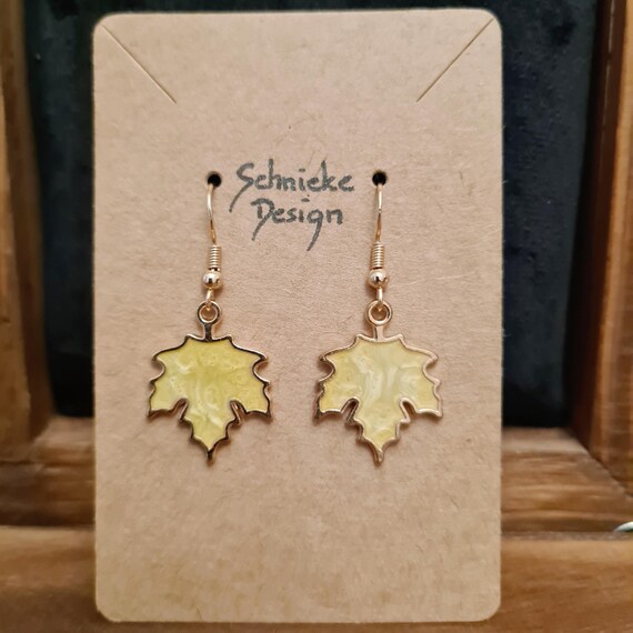 Earrings with enamel leaves
