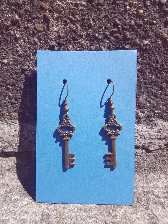 Earrings / earrings with keys in antique gold / antique bronze