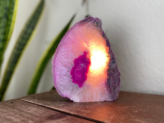 Crystal geode lamp outlet