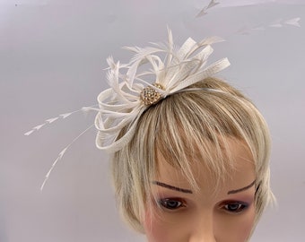 Stunning ivory feather fascinator, elegant ivory fascinator,small ivory feather fascinator for wedding, ivory diamente  dainty fascinator