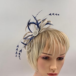 Champagne and navy feather fascinator ,champagne and navy dainty headpiece for weddings, elegant fascinator with navy feathers for wedding