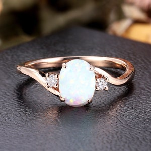 Bague opale taille ovale Bague de fiançailles en or rose pour femme vintage Bague torsadée à trois pierres Bague unique sertie de griffes Bague d&#39;anniversaire de mariage
