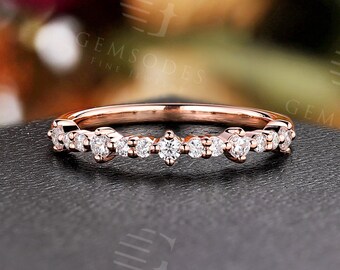 Delicate Moissanite Wedding Band,Minimalist Rose Gold Stackable Ring,Unique Round Moissanite Ring,Promise Ring,Handmade Jewelry for Women