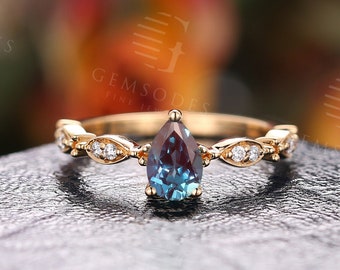 Vintage Alexandrite engagement ring Pear shaped wedding ring 14K Gold Diamond Wedding Bridal ring Milgrain Promise Anniversary ring