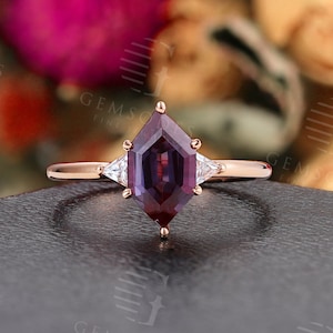 Vintage Alexandrite Engagement Ring,Color Changing Gemstone Ring,14K Gold Hexagon Wedding Ring,Promise Ring,Antique Victorian Bridal Ring