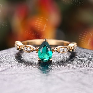 Vintage emerald engagement ring Pear shaped Emerald wedding ring 14K Gold Diamond Wedding Bridal set Milgrain Promise Anniversary ring