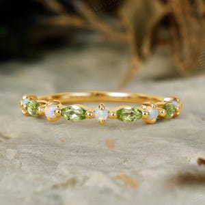 Unique 14K Gold Peridot Wedding Band,Vintage Round Cut Opal Ring,White Gold Ring For Women,Stacking Bridal Ring,Promise Anniversary Ring