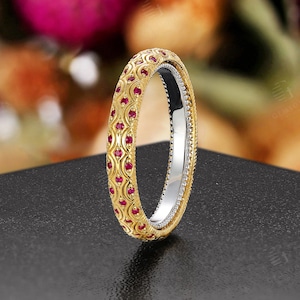 Fede nuziale vintage con rubino naturale: anello eternity unico in oro giallo e oro bianco con lavorazione milgrain, regalo di anniversario