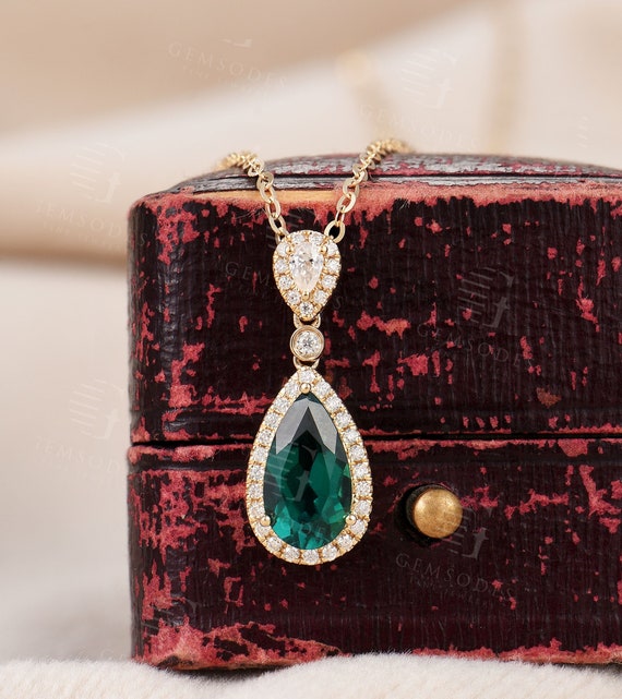Vintage 16.5 Inch Diamond & Emerald Pendant Necklace Platinum