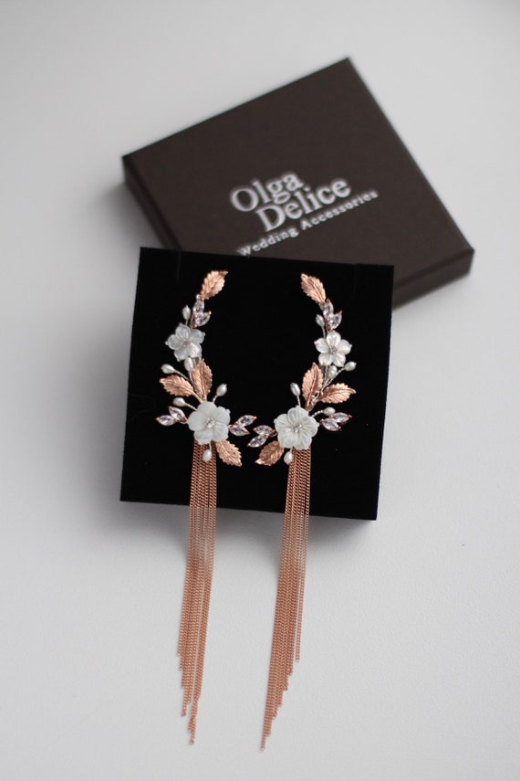 Mother of pearl floral ear cuff Cartilage earring Ear climber Flower earrings Bridal earrings Silver arcuff Ear cuff no piercing Ear wrap