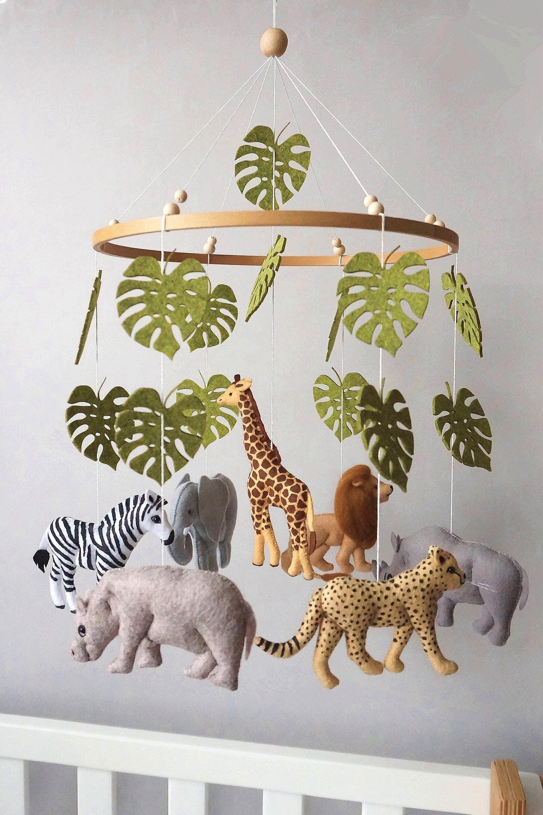 Jungle mobile nursery 2025