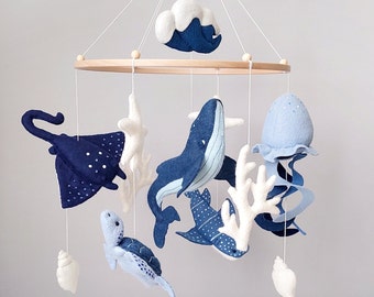 Móvil de ballena jorobada para bebé: Decoración de fieltro para habitación infantil con animales marinos
