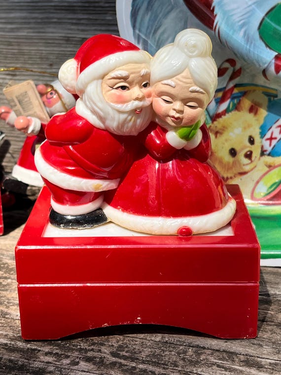 Vintage Santa Kissing Mrs. Claus Christmas Music Box Hong Kong