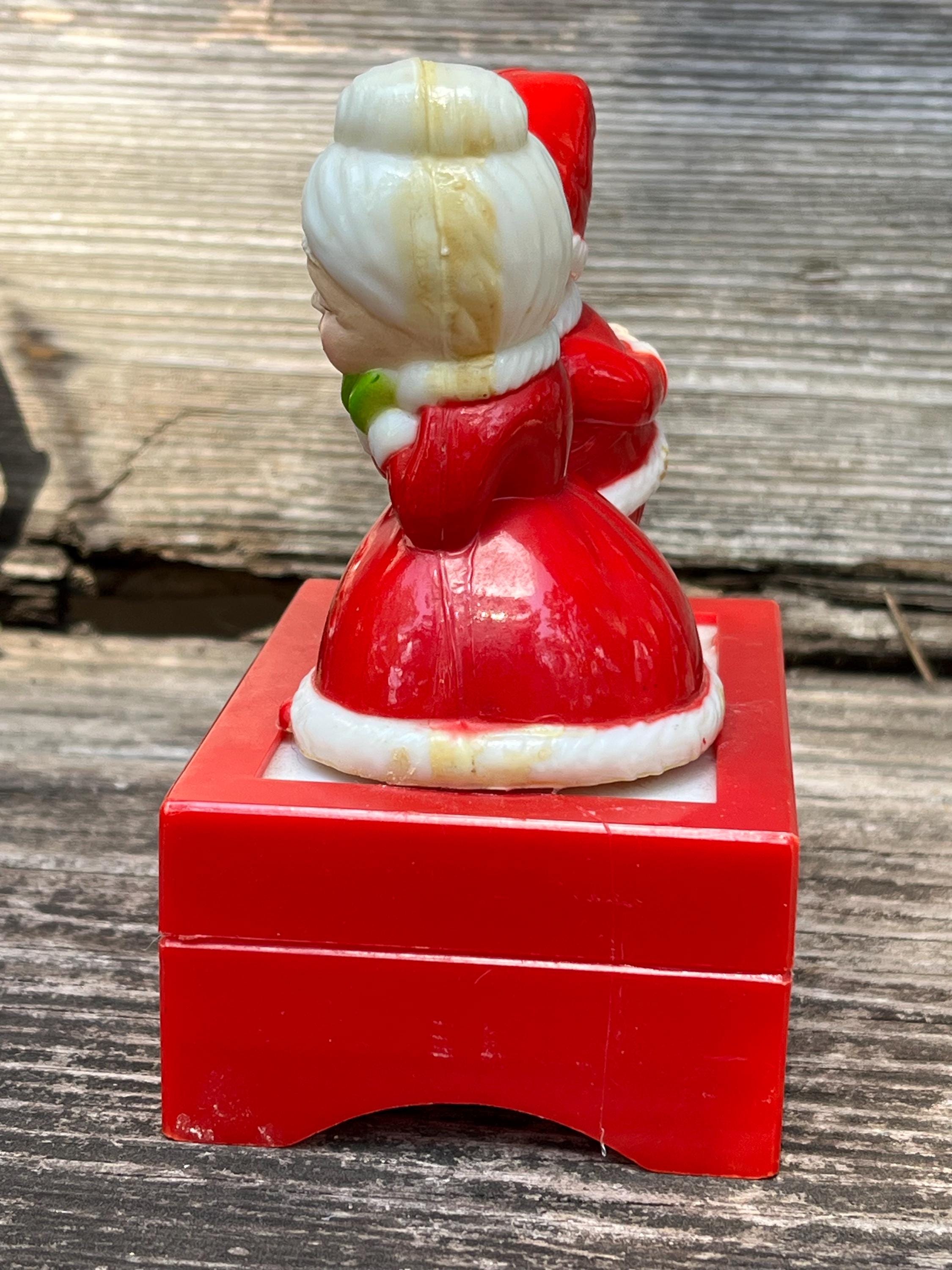 Vintage Santa Kissing Mrs. Claus Christmas Music Box Hong Kong Plays ...